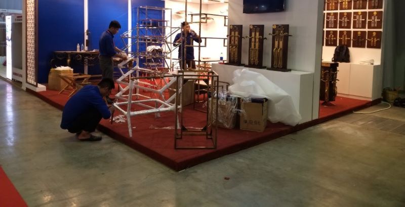 Các vật liệu thi công được phân loại, sắp xếp gọn gàng tại công trình