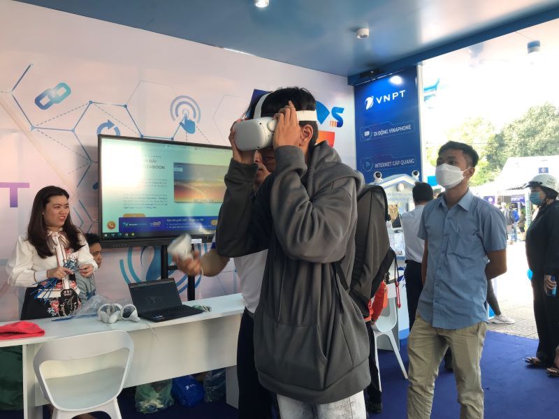 Khu vực tương tác sản phẩm công nghệ ứng dụng thực tế ảo AR/VR